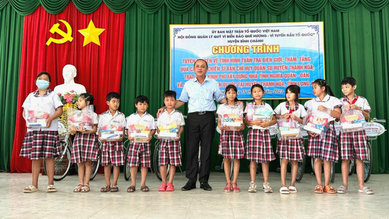 Trao học bổng